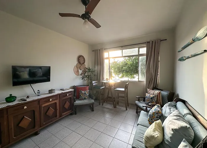 com vista pro mar no Centro de Ubatuba - 1 vaga de garagem carro pequeno e médio porte, 2 quartos e cozinha completa